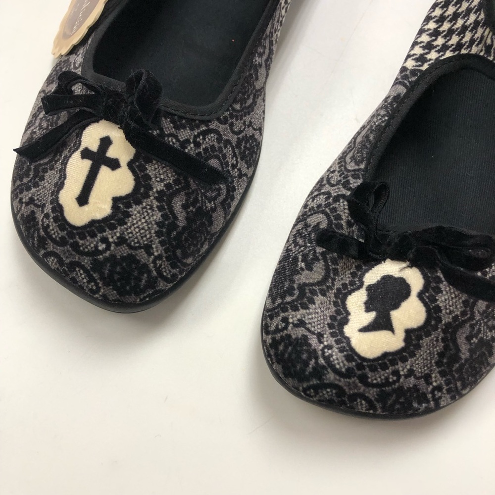 Chocolaticas Simonette NWT Women's Mary Jane Flat velvet Size 8 cameo cross goth - Picture 10 of 11